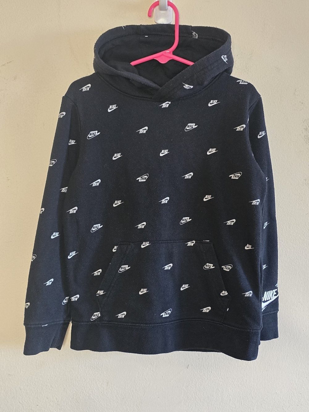 Nike All Over Logo Hoodie Kids Size 4-5Y Black White Pullover Cozy